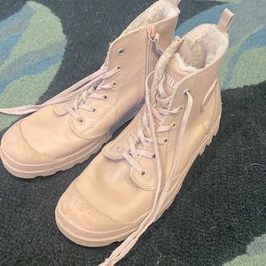 Palladium boots rose colored